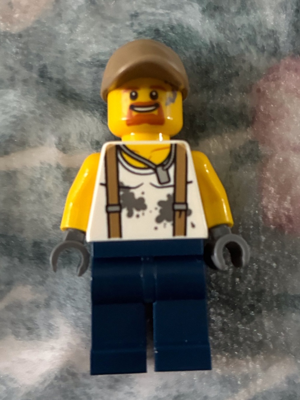 LEGO Minifigure Worker with Brown Cap and Blue Legs
